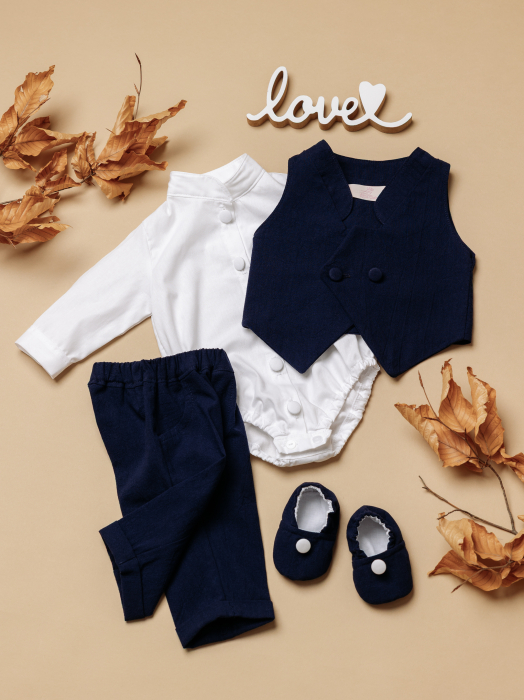 Set botez băiețel cu cufăr personalizat, trusou personalizat, lumânare și costumaș Anton [5]