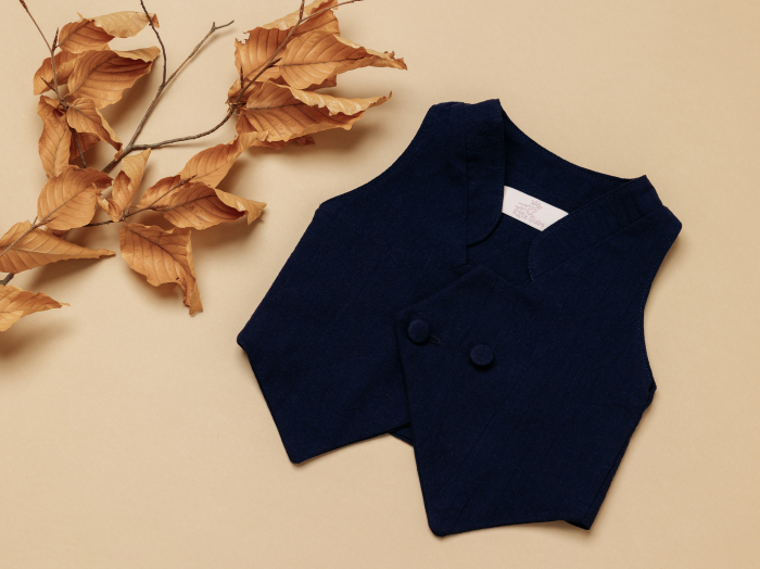 Set botez băiețel cu cufăr personalizat, trusou personalizat, lumânare și costumaș Anton [6]