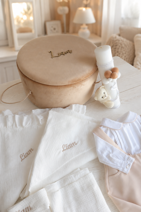 Set botez baietel Matei: trusou muselina personalizat, cufar si costumas din 2 piese [2]
