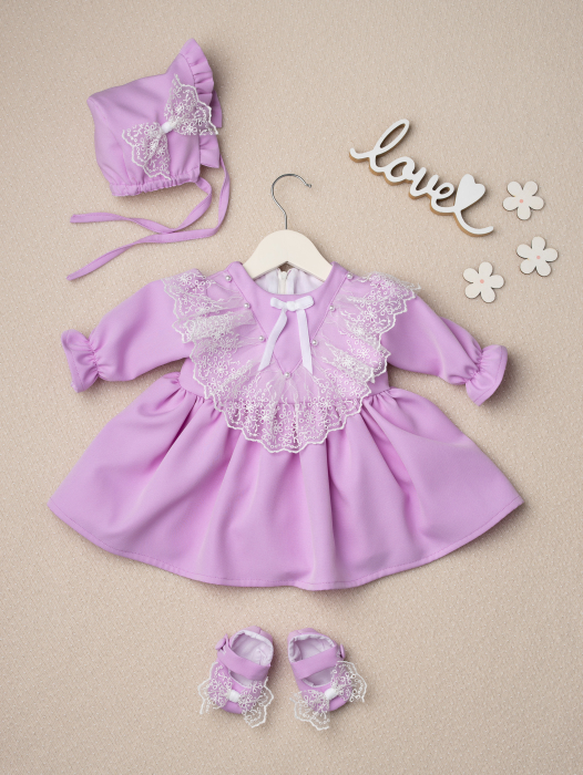 Set Botez Fetiță – Cufăr Personalizat, Rochiță Douche Lavande și Trusou din Muselină [6]
