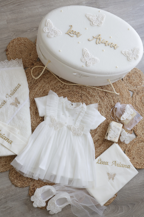 Set botez fetiță Odette– rochiță, trusou complet, cufăr personalizat și bentiță delicată [2]