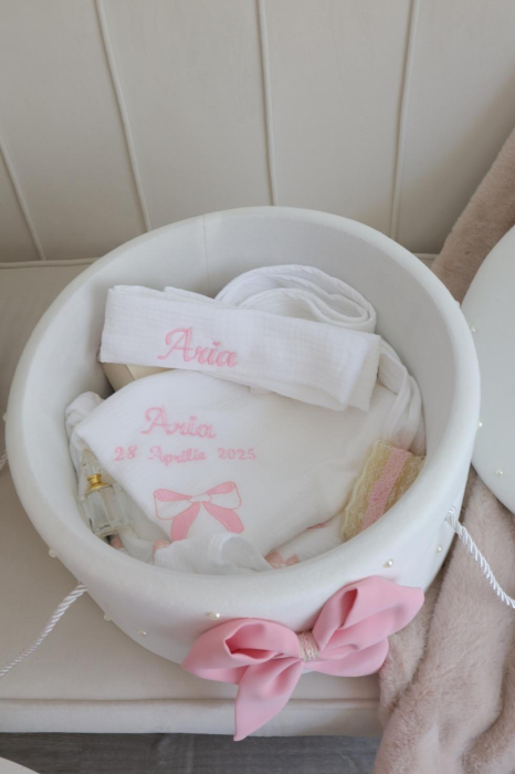 set botez fetita personalizat Lidia- Rochiță Roz și Trusou Complet Elegant cu lumanare [4]