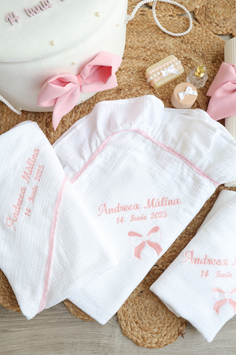 set botez fetita personalizat Lidia- Rochiță Roz și Trusou Complet Elegant cu lumanare [2]