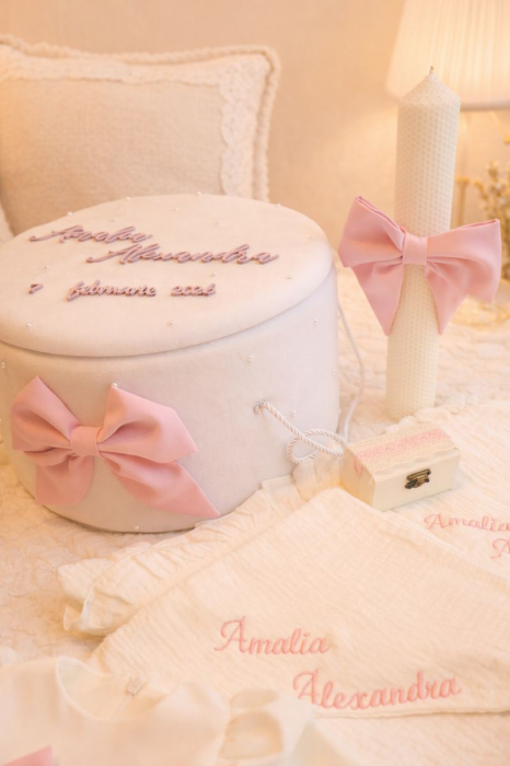 Set Botez Fetiță Personalizat Premium cu Rochiță și Trusou din Muselină – LittleClaire [3]