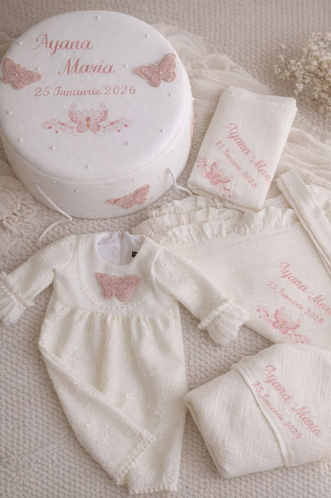 Set botez fetiță personalizat – salopetă, trusou și cufăr [5]