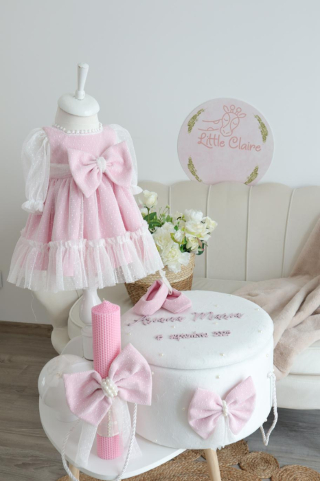 Set botez fetiță roz pudră – Rochiță elegantă, cufăr decorat și trusou muselină | Little Claire [1]