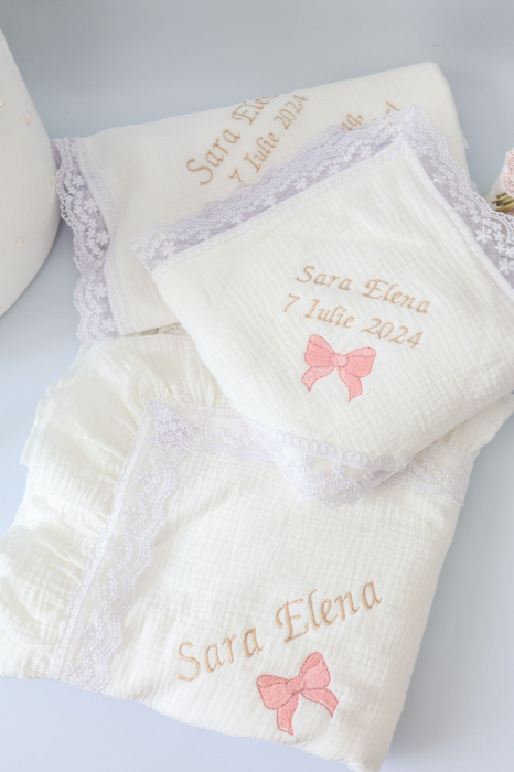 Set botez fetita trusou muselina si lumanare Sara [2]