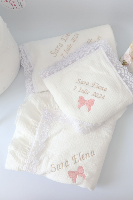 Set botez fetita trusou muselina si lumanare Sara [3]