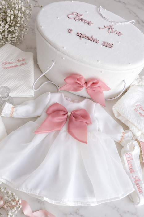 Set botez fetite Liora , rochita organza, trusou muselina si cufar personalizat [2]