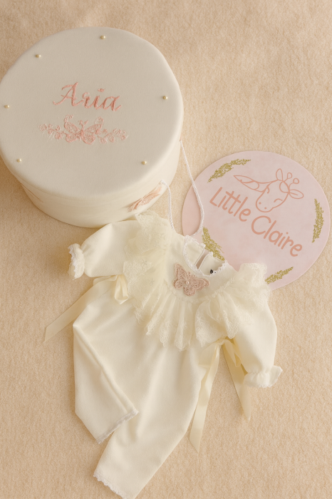 Set botez Fluturasi de poveste- Cufar personalizat, trusou de muselina si salopeta eleganta [3]