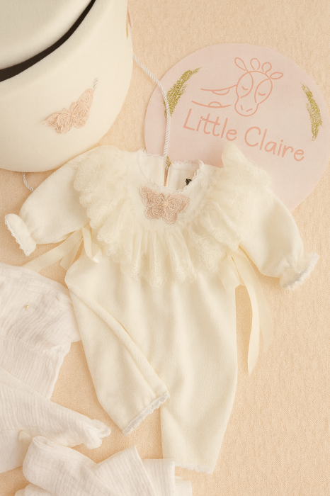 Set botez Fluturasi de poveste- Cufar personalizat, trusou de muselina si salopeta eleganta [4]