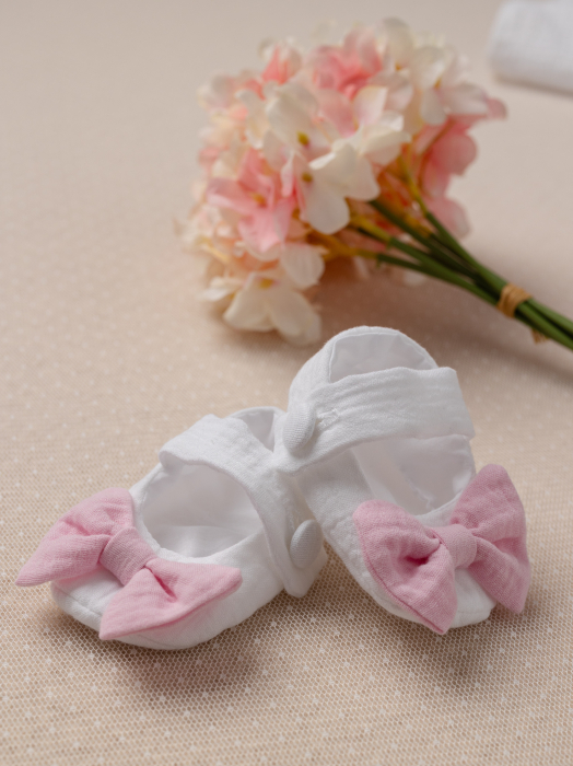 Set Botez Personalizat din Muselină – Rochiță Ralu, Trusou Brodat și Cufăr Luxury Decorat [11]