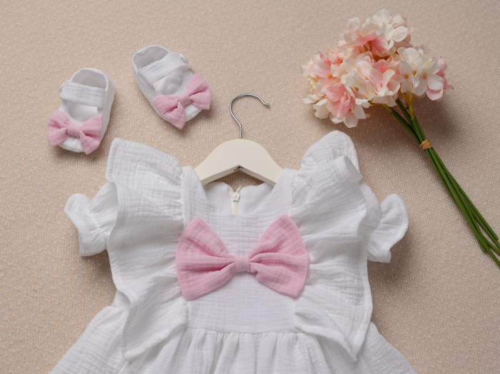 Set Botez Personalizat din Muselină – Rochiță Ralu, Trusou Brodat și Cufăr Luxury Decorat [12]