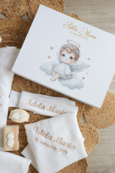 Set botez premium cu trusou, lumânare și cutie personalizată – Îngeraș delicat pentru cea mai prețioasă zi [2]