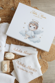 Set botez premium cu trusou, lumânare și cutie personalizată – Îngeraș delicat pentru cea mai prețioasă zi [4]