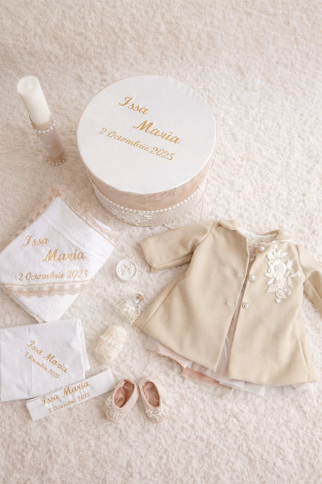 Set de botez Lucia cu paltonas– eleganță atemporală pentru o zi specială [4]