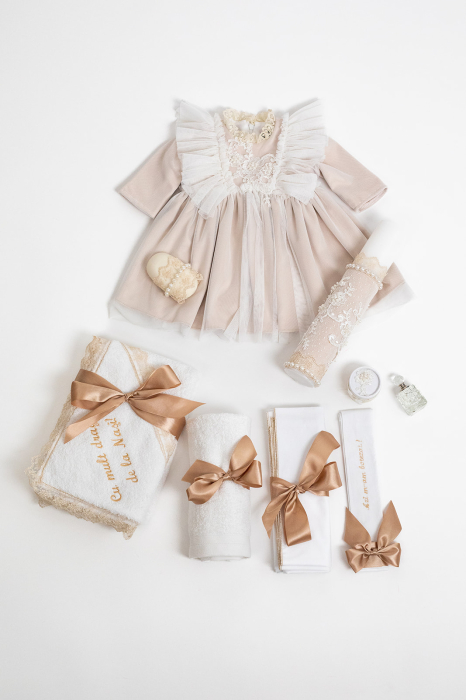 Set de botez Lucia cu paltonas– eleganță atemporală pentru o zi specială [5]