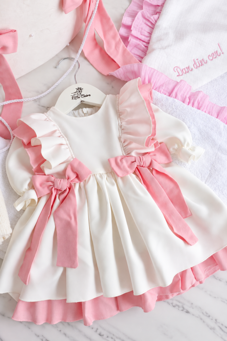 Set de botez premium Lisette – Ivory & Roz | Rochiță, Trusou din Muselină și Cufăr Elegant [3]