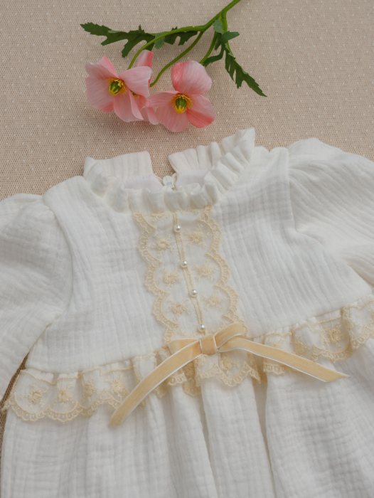 Set de botez Solene– Eleganță clasică din muselină pentru cele mai prețioase momente [5]