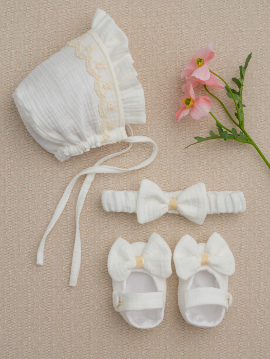 Set de botez Solene– Eleganță clasică din muselină pentru cele mai prețioase momente [9]