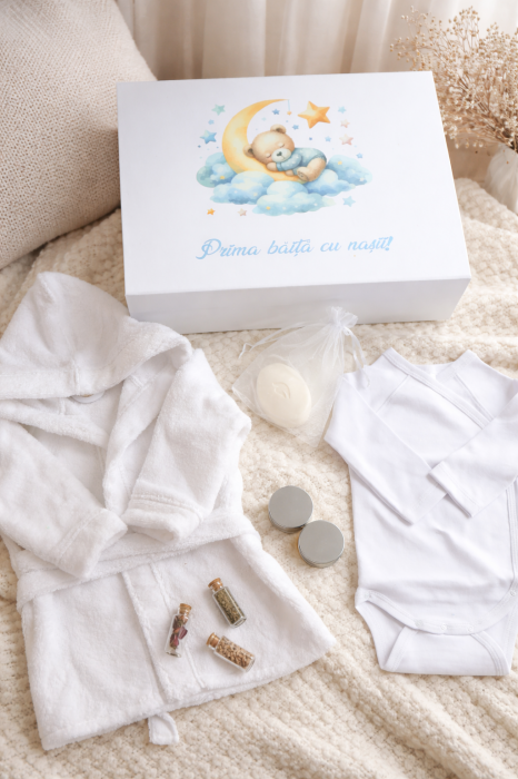 Set prima baita cu nasii - Halat pufos din bumbac personalizabil, cutie personalizata, body si recipiente [2]