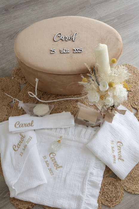 Trusou Botez Băiețel – Muselină Albă, Cufăr Catifea Personalizat - Little Claire [6]