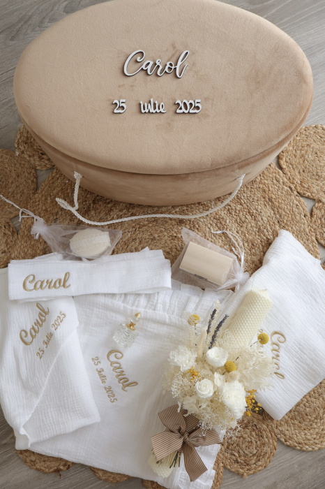 Trusou Botez Băiețel – Muselină Albă, Cufăr Catifea Personalizat - Little Claire [5]