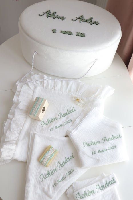 Trusou botez baietel din muselina, cufar oval personalizat [2]