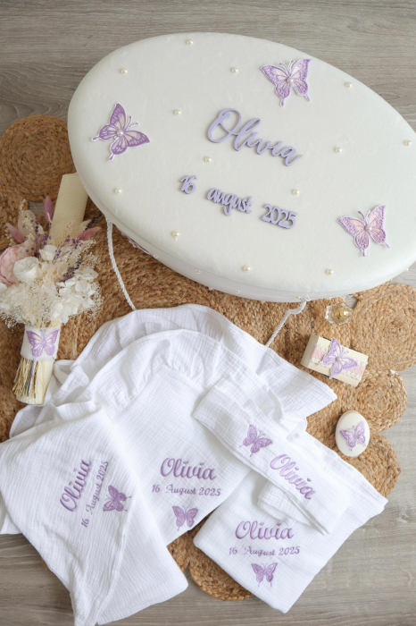 Trusou botez fetiță personalizat cu nume și dată, decor fluturi mov și perle. Lumanare botez asortată opțional. Elegant, complet, handmade. [6]