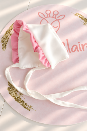 BOTEZ FETIȚE - Bonetica barbie ivory cu volanas roz