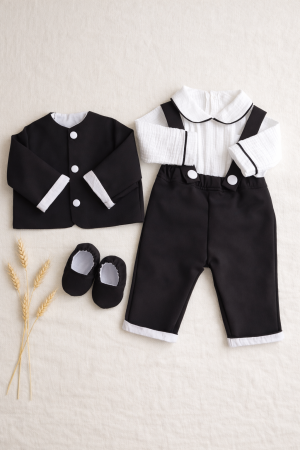 TINUTE BOTEZ BAIETEI - Costum Botez Băieți Matteo Black – Pantaloni cu Bretele & Body Muselină Premium