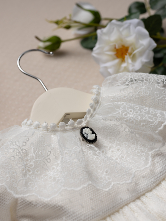 alt= ”Rochita de botez Agatha pentru fetite” [14]