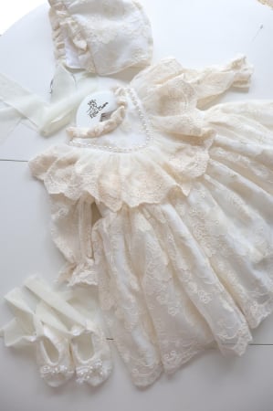 ROCHITE BOTEZ FETITE - Rochiță de botez Florentine Ivory – tull brodat floral și perle