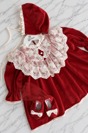 ROCHITE BOTEZ FETITE - Rochiță din catifea roșie cu dantelă ivory – Little Claire