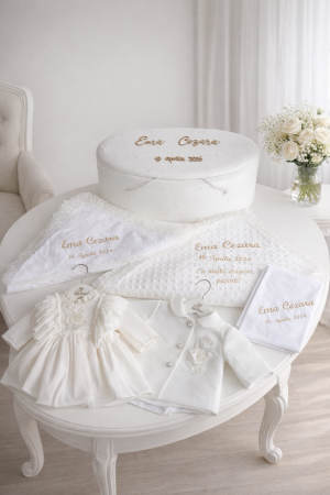 TRUSOURI BOTEZ FETITE - Set botez cu trusou, rochiță și paltonaș – model Angelique