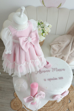 Set botez fetiță roz pudră – Rochiță elegantă, cufăr decorat și trusou muselină | Little Claire [3]