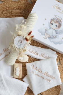 TRUSOURI BOTEZ BAIETEI - Set botez premium cu trusou, lumânare și cutie personalizată – Îngeraș delicat pentru cea mai prețioasă zi