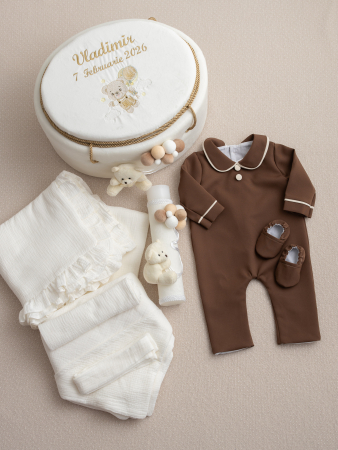 SETURI BOTEZ BAIETEI - Set complet botez baietel: trusou muselina, cufar elegant , lumanare decorata si salopeta
