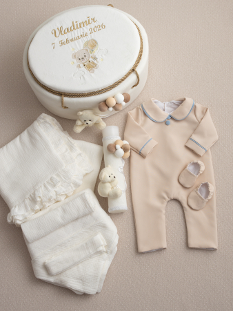 SETURI BOTEZ BAIETEI - Set complet botez Lucas- Cufar personalizat, trusou muselina personalizat, lumanare si salopeta