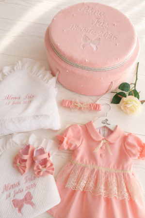 SETURI BOTEZ FETITE - Set de botez Magnolia – Delicatețe într-o nuanță piersicuta