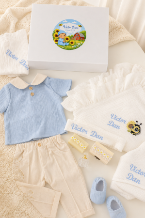SETURI BOTEZ BAIETEI - Trusou botez băiețel Elias din muselină cu personalizare și cutie magnetică premium