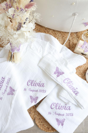 Trusou botez fetiță personalizat cu nume și dată, decor fluturi mov și perle. Lumanare botez asortată opțional. Elegant, complet, handmade. [3]