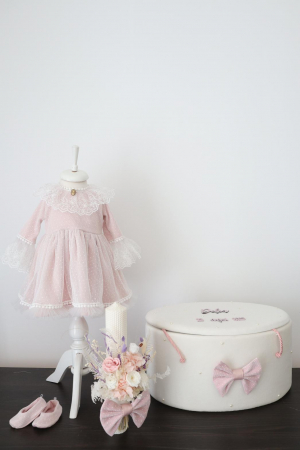 TRUSOURI BOTEZ FETITE - Trusou botez fetiță Agatha roz pudra – rochiță + set complet din muselina by Little Claire