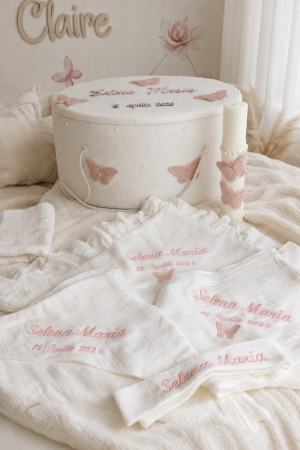 BOTEZ FETIȚE - Trusou botez Irina -cufar catifea si continut muselina