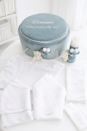 TRUSOURI BOTEZ BAIETEI - Trusou botez ursulet baietel albastru marin, continut muselina certificata OEKO TEX, personalizare inclusa