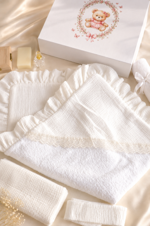 TRUSOURI BOTEZ BAIETEI - Trusou de Botez Premium din Muselină – 7 Piese, Cutie cu Ursuleț, Personalizare inclusa