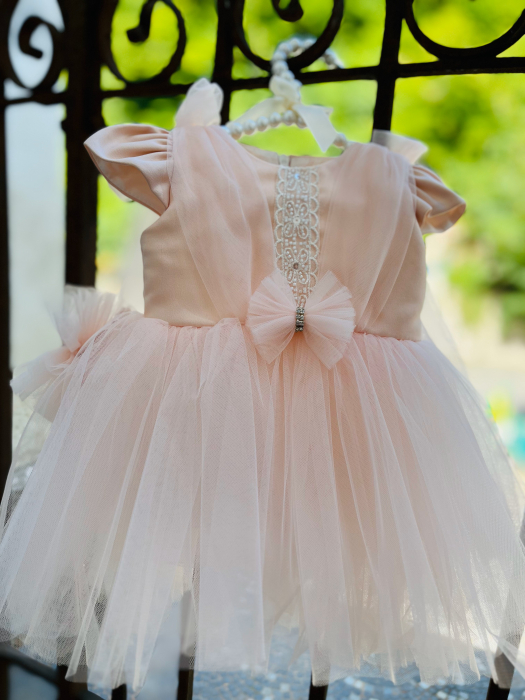 Rochie roz de botez cu broderie, fundite si voal pe spate plus bentita asortata [5]