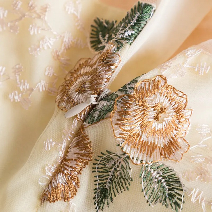Rochie crem de ocazie cu floricele brodate [3]