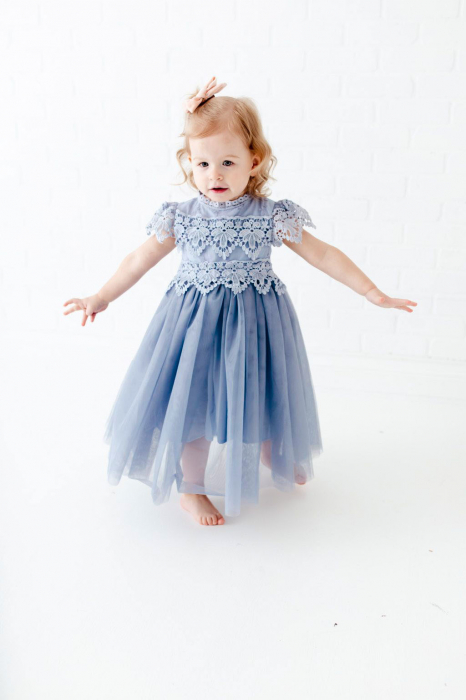 Rochie albastra de printesa cu floricele brodate [3]