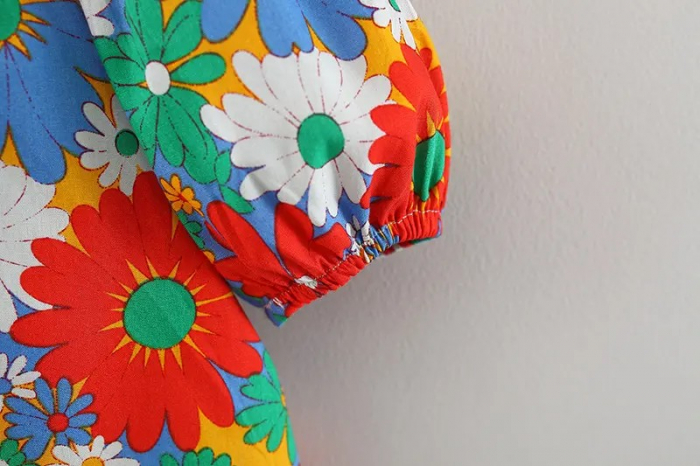 Rochie vesela cu floricele colorate si guler cu dantela [5]